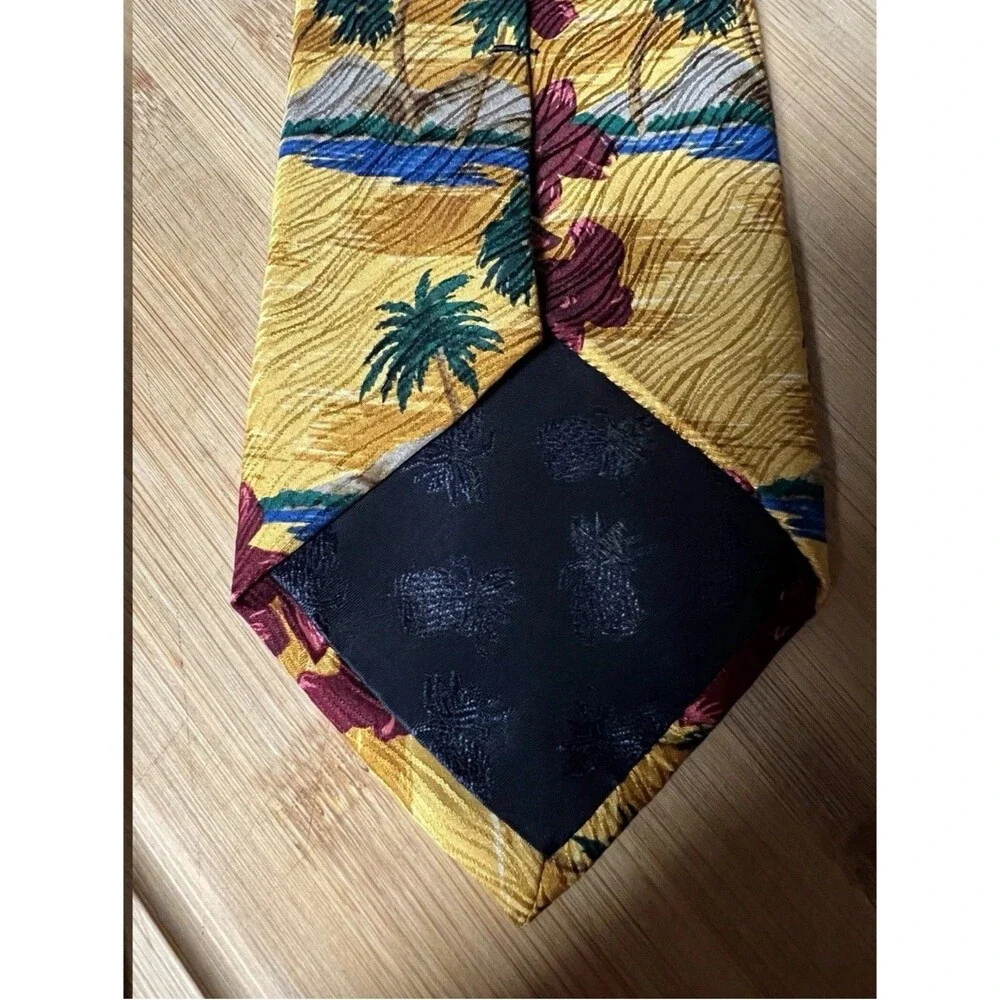 Vintage Hawaiian Tie Men’s All Silk Hand Sewn In USA